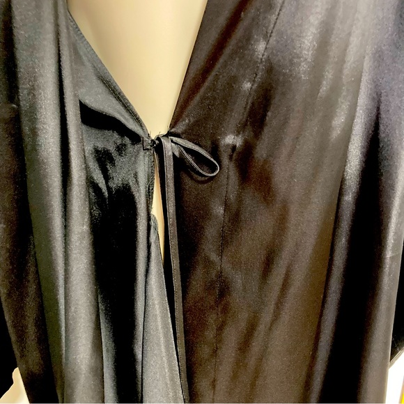 MORGAN TAYLOR Intimates Satin Belted Black Robe Womens Small Medium - Picture 10 of 15